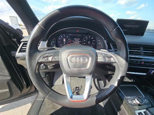 Audi Q7 Vehicle Full-screen Gallery Image 08