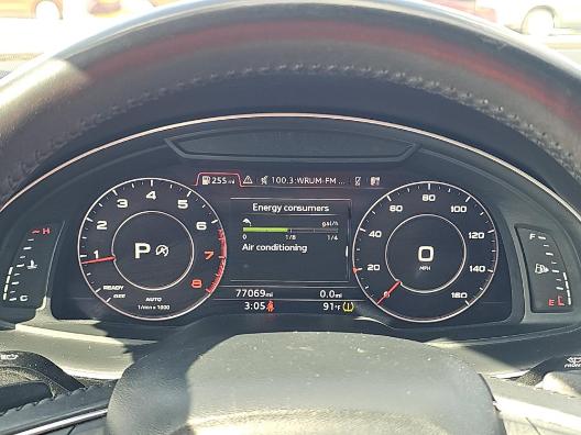 Audi Q7 Vehicle Full-screen Gallery Image 09