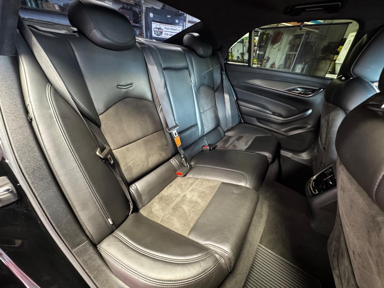 Cadillac CTS-V Sedan Vehicle Full-screen Gallery Image 10