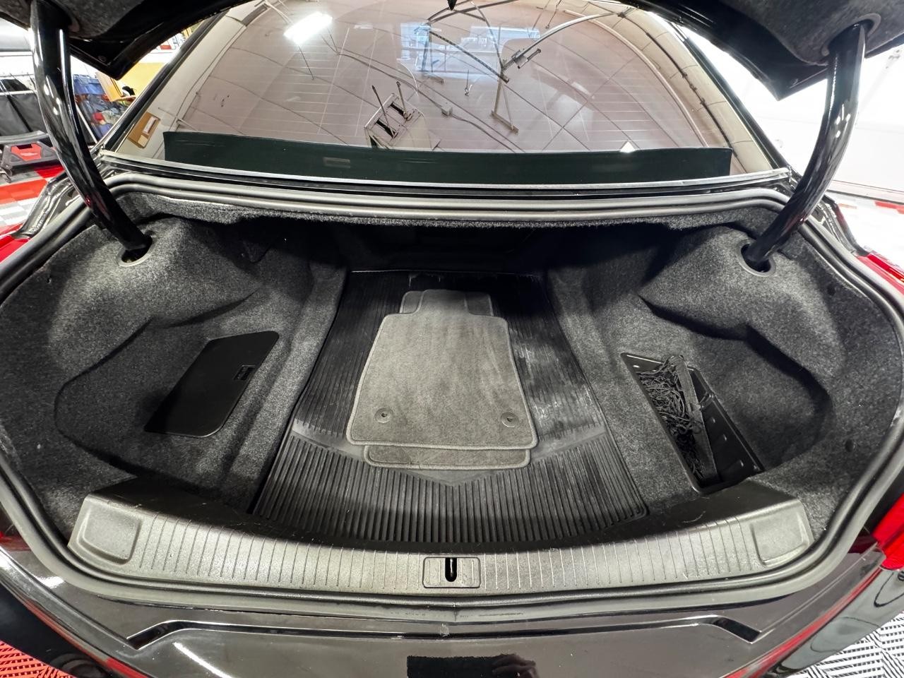 Cadillac CTS-V Sedan Vehicle Full-screen Gallery Image 11