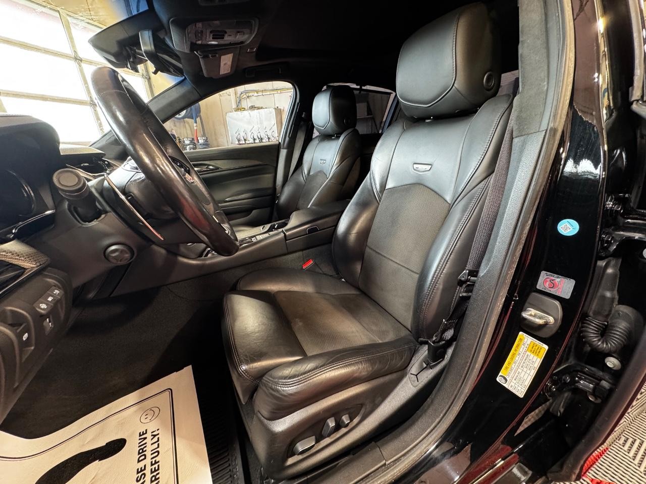 Cadillac CTS-V Sedan Vehicle Full-screen Gallery Image 15