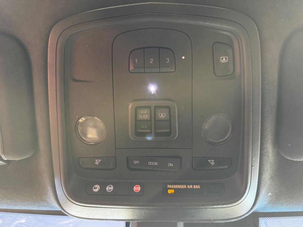 Cadillac CTS-V Sedan Vehicle Full-screen Gallery Image 21