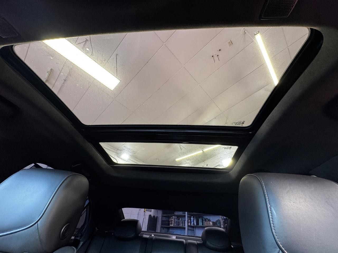 Cadillac CTS-V Sedan Vehicle Full-screen Gallery Image 22