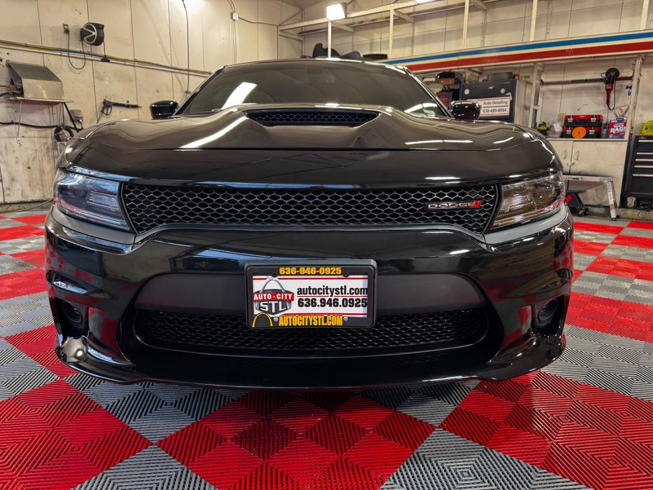 Dodge Charger Vehicle Full-screen Gallery Image 02