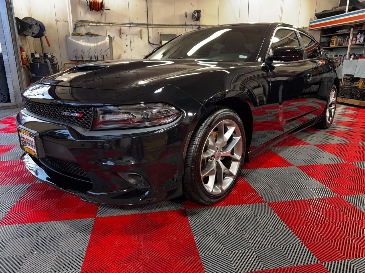 Dodge Charger Vehicle Full-screen Gallery Image 03