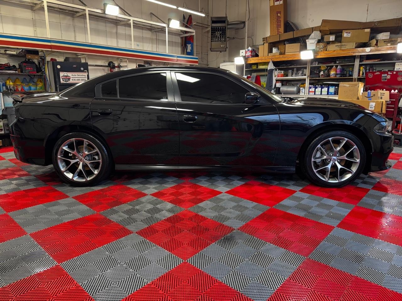 Dodge Charger Vehicle Full-screen Gallery Image 08