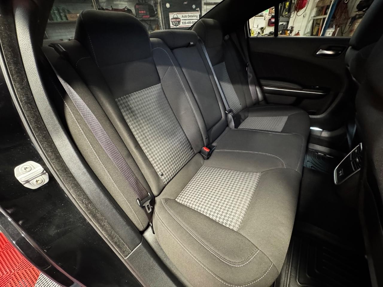 Dodge Charger Vehicle Full-screen Gallery Image 10