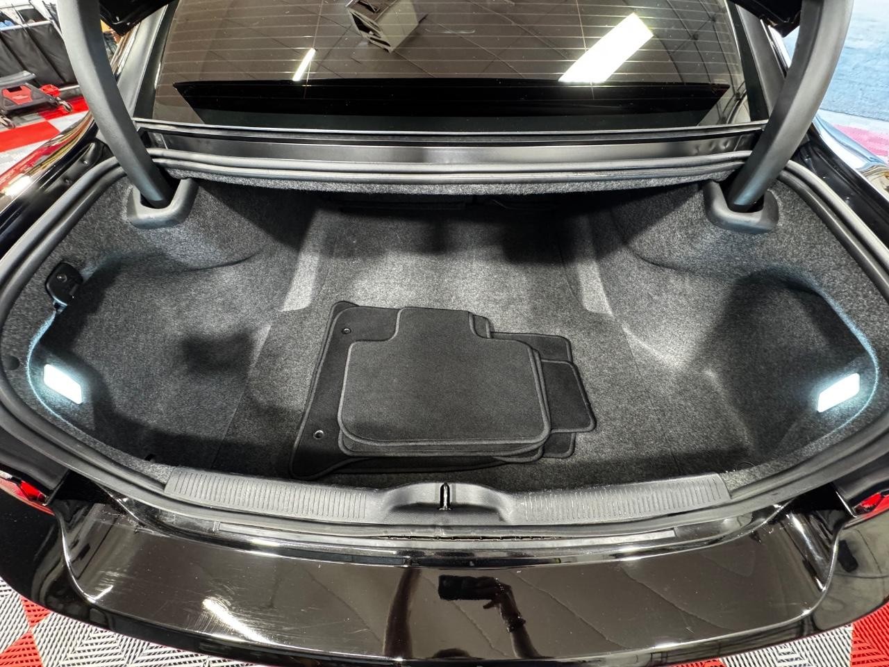 Dodge Charger Vehicle Full-screen Gallery Image 11