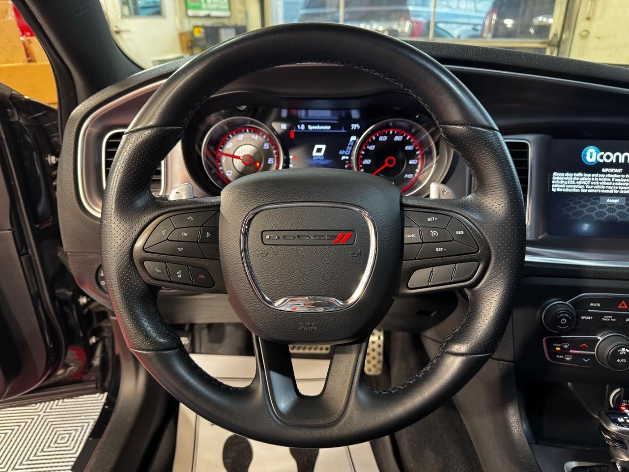 Dodge Charger Vehicle Full-screen Gallery Image 16