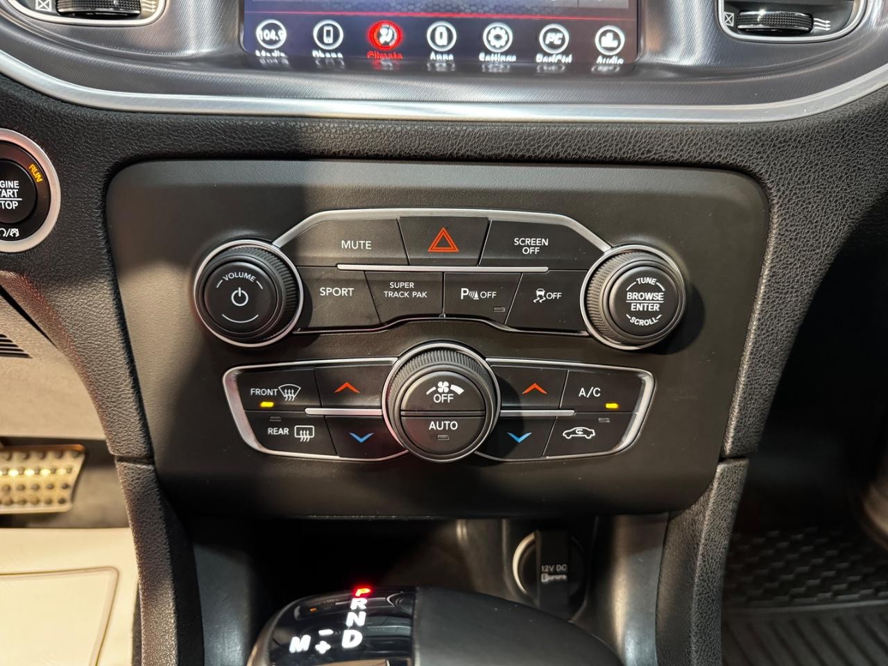 Dodge Charger Vehicle Full-screen Gallery Image 19