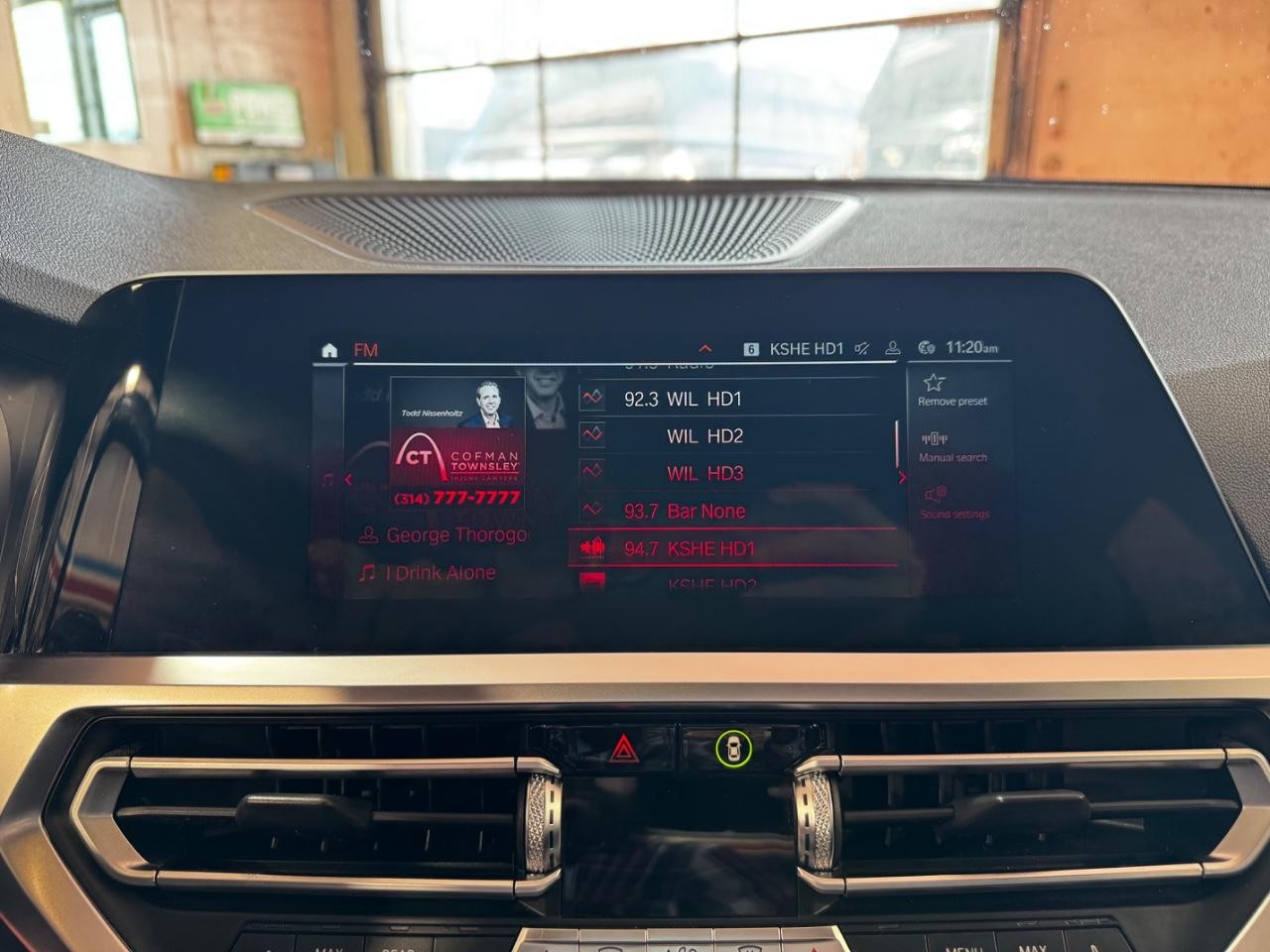 BMW 3 Series Vehicle Full-screen Gallery Image 20