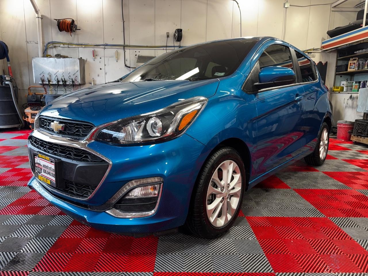 Chevrolet Spark Vehicle Full-screen Gallery Image 03