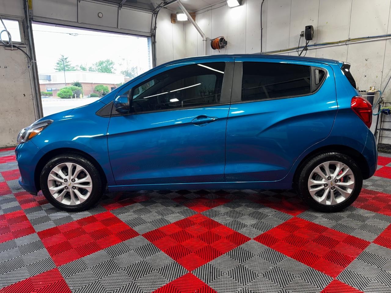 Chevrolet Spark Vehicle Full-screen Gallery Image 04