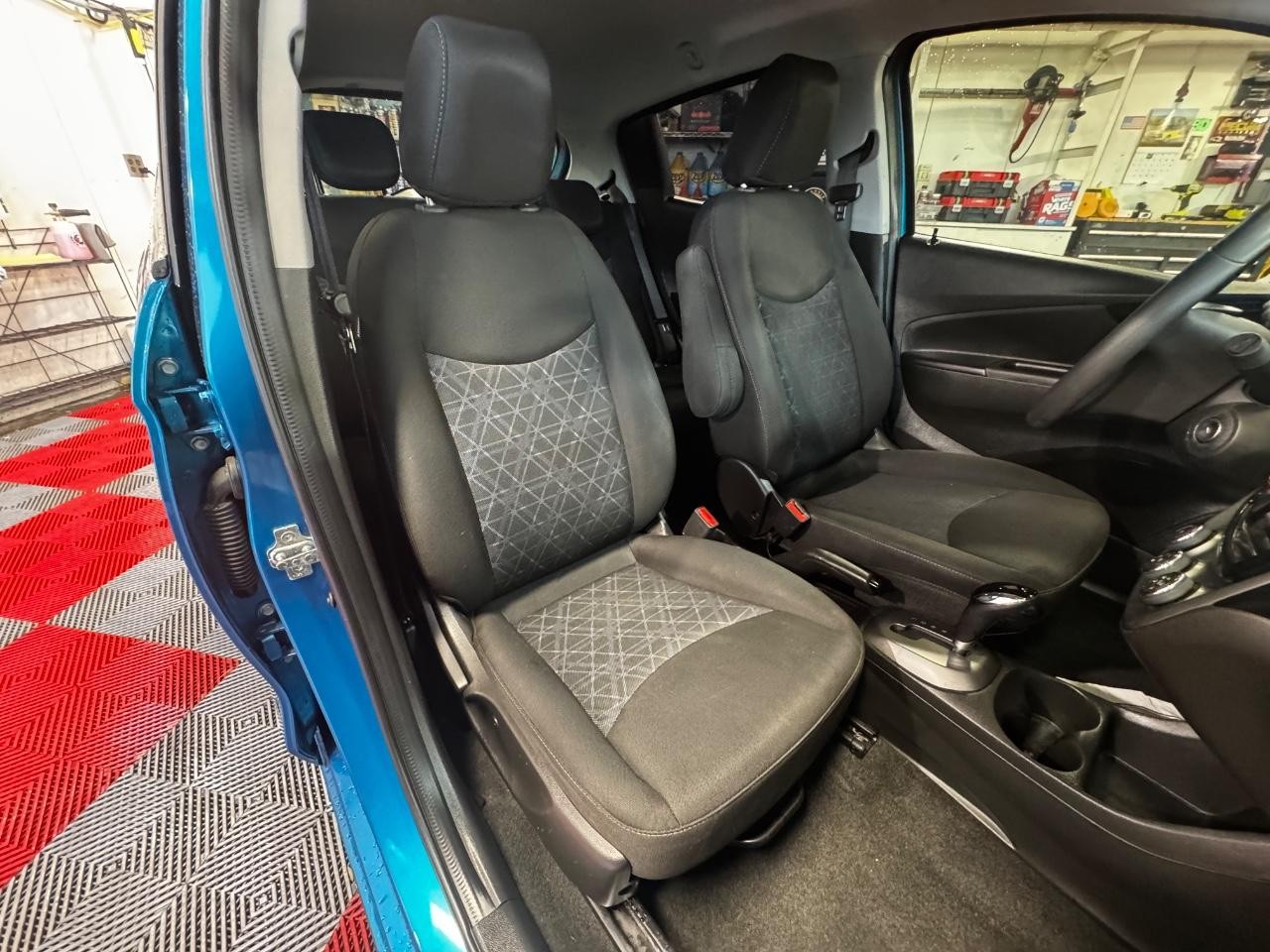 Chevrolet Spark Vehicle Full-screen Gallery Image 09