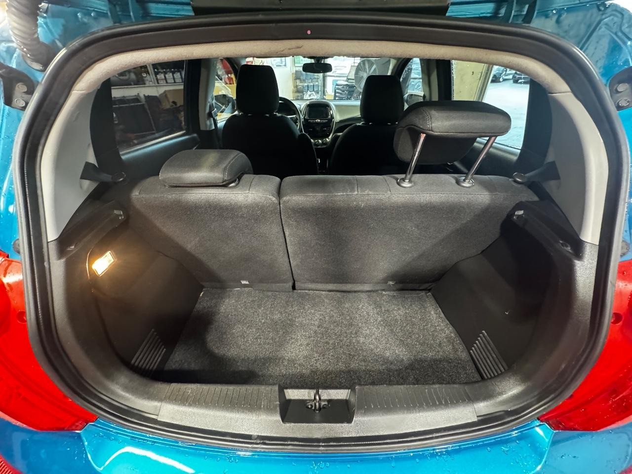 Chevrolet Spark Vehicle Full-screen Gallery Image 11