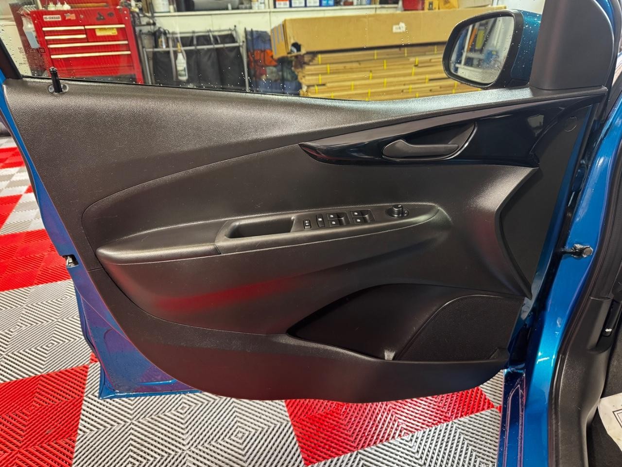 Chevrolet Spark Vehicle Full-screen Gallery Image 13