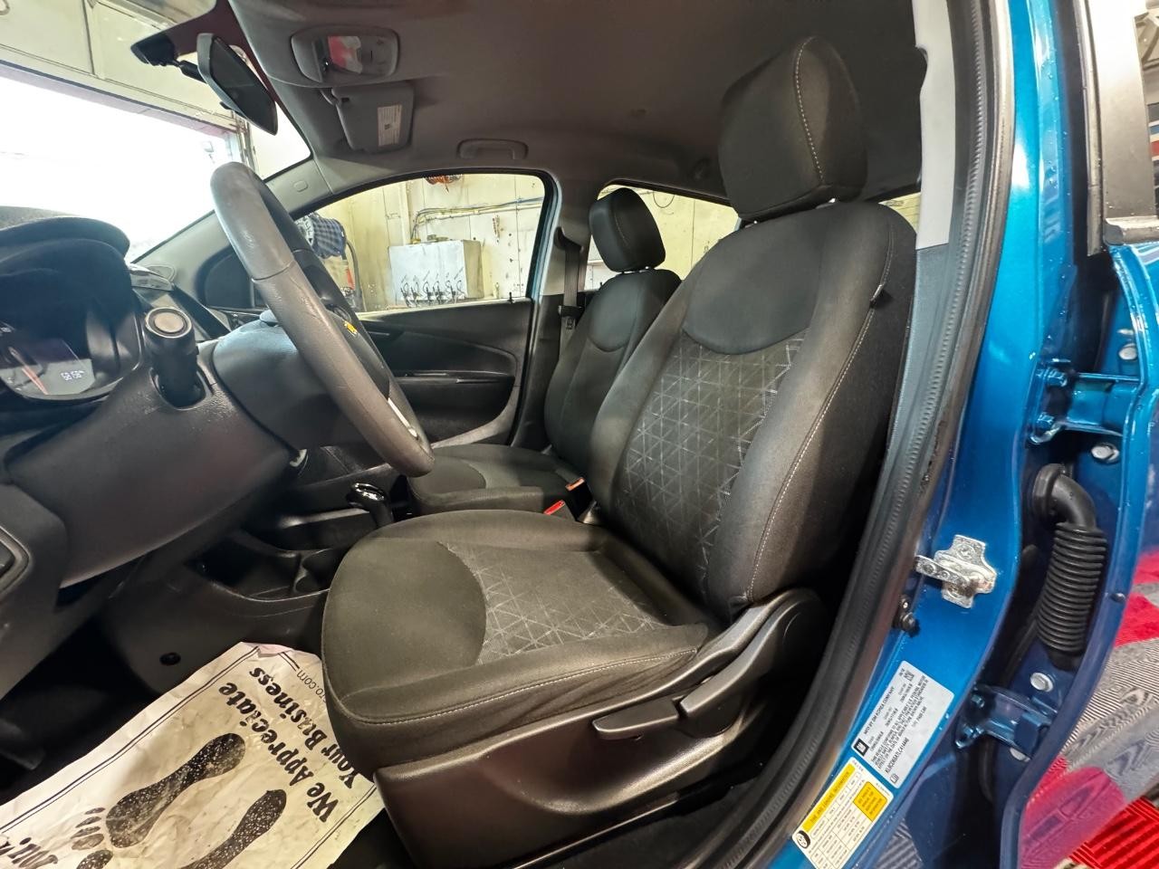 Chevrolet Spark Vehicle Full-screen Gallery Image 14