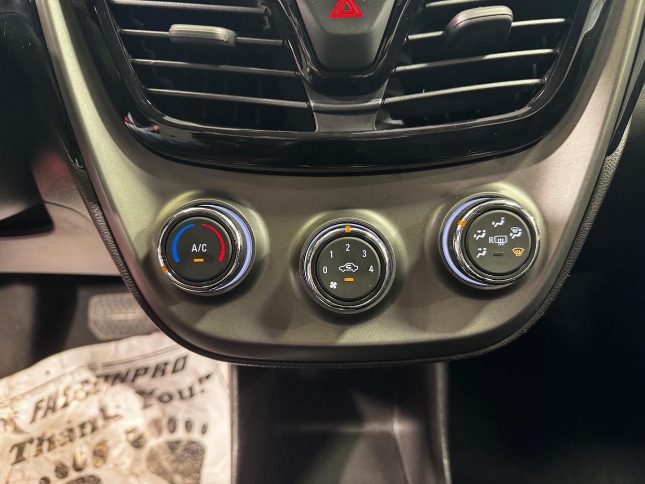 Chevrolet Spark Vehicle Full-screen Gallery Image 19