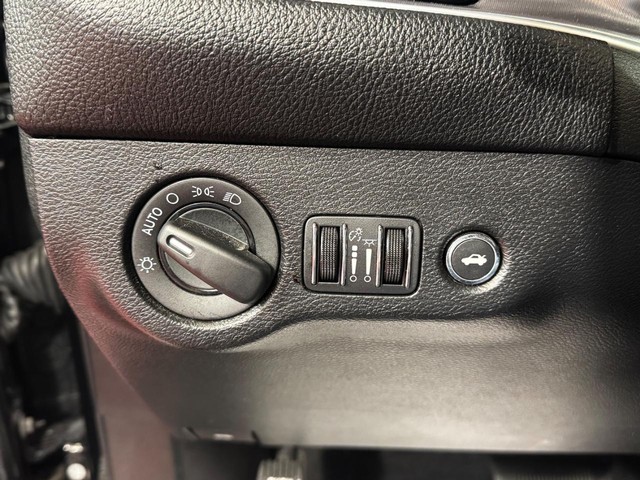 2019 Dodge Challenger SXT - Photo 14