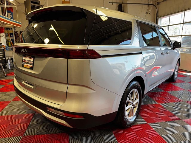 2023 Kia Carnival LX - Photo 6