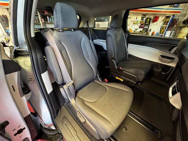 2023 Kia Carnival LX - Photo 9