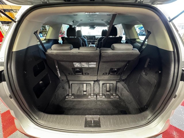 2023 Kia Carnival LX - Photo 11