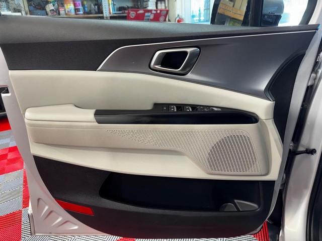 2023 Kia Carnival LX - Photo 17