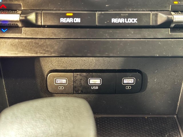 2023 Kia Carnival LX - Photo 24