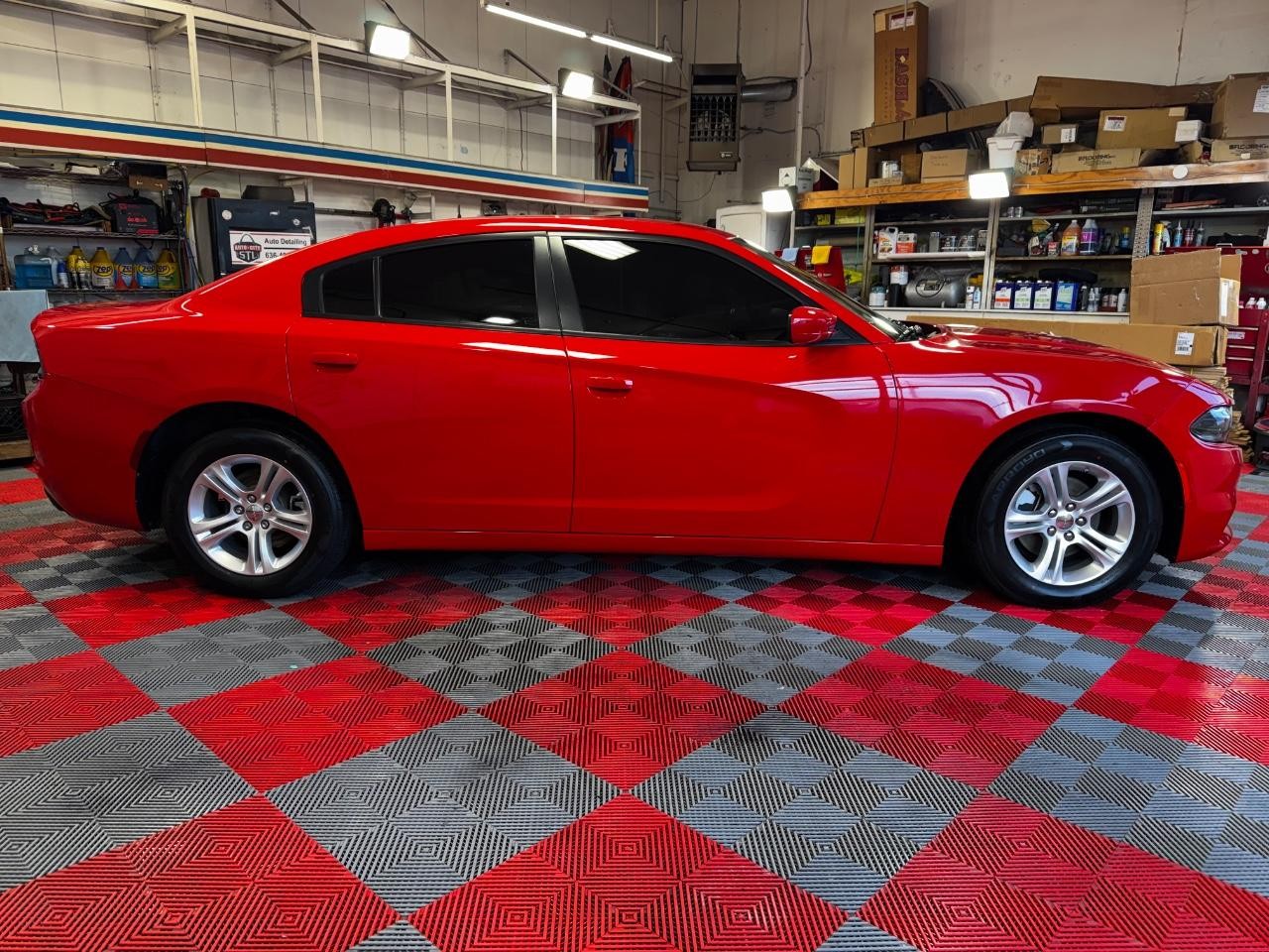 Dodge Charger Vehicle Full-screen Gallery Image 08