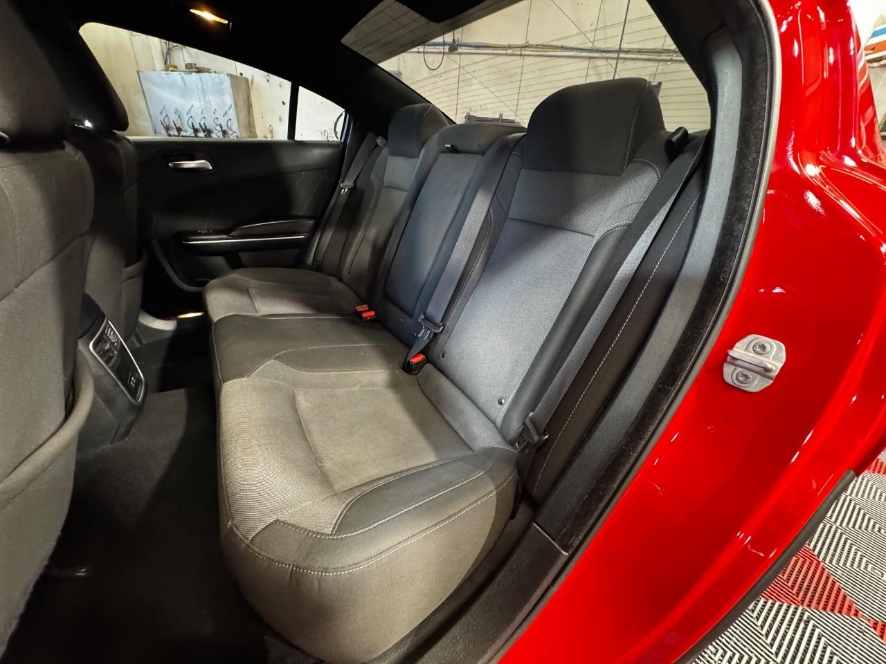 Dodge Charger Vehicle Full-screen Gallery Image 12