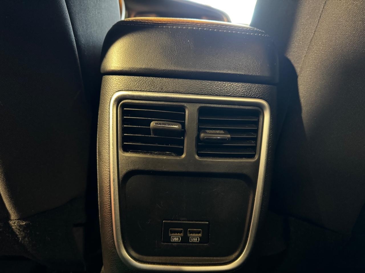 Dodge Charger Vehicle Full-screen Gallery Image 13