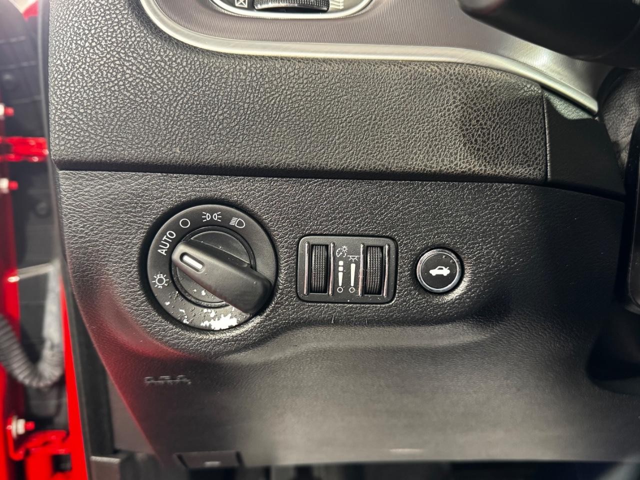 Dodge Charger Vehicle Full-screen Gallery Image 16