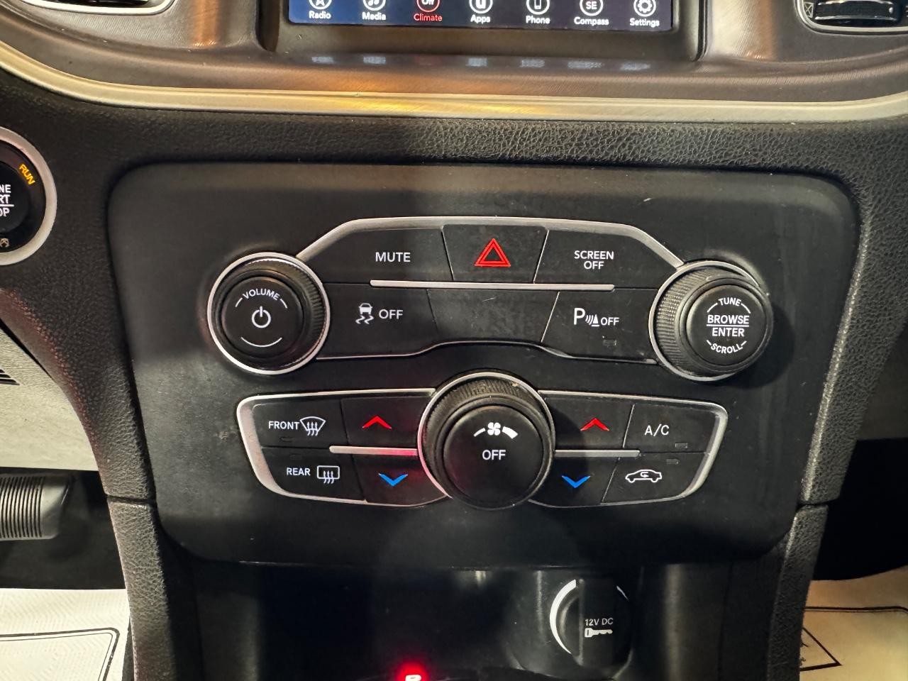 Dodge Charger Vehicle Full-screen Gallery Image 20