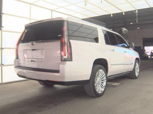 Cadillac Escalade ESV Vehicle Full-screen Gallery Image 04