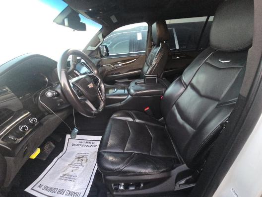 Cadillac Escalade ESV Vehicle Full-screen Gallery Image 07