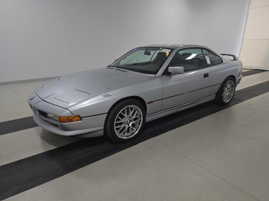 BMW 8 Series Vehicle Full-screen Gallery Image 02