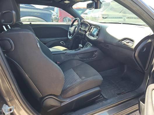 Dodge Challenger Vehicle Full-screen Gallery Image 08
