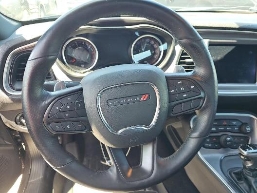 Dodge Challenger Vehicle Full-screen Gallery Image 09