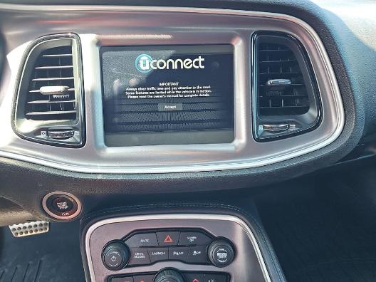 Dodge Challenger Vehicle Full-screen Gallery Image 10