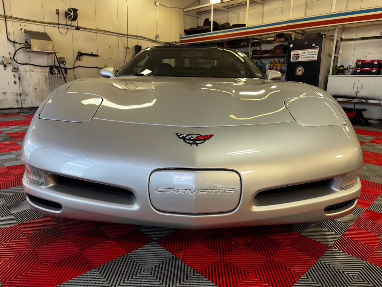 Chevrolet Corvette Vehicle Full-screen Gallery Image 02
