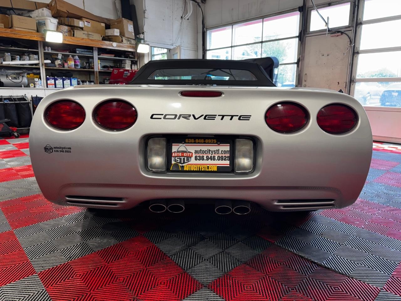 Chevrolet Corvette Vehicle Full-screen Gallery Image 08