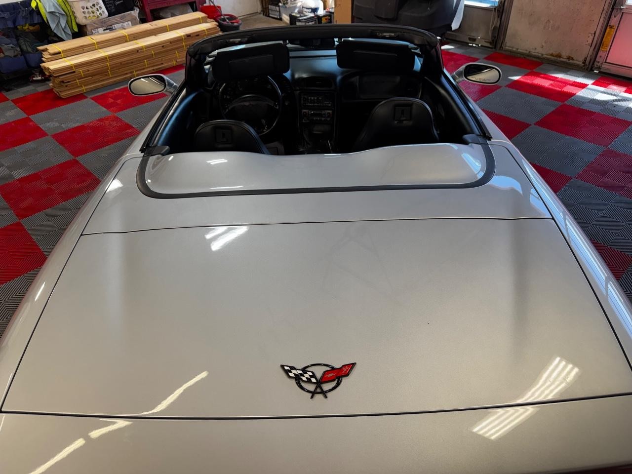 Chevrolet Corvette Vehicle Full-screen Gallery Image 12