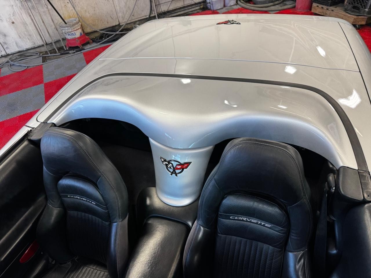 Chevrolet Corvette Vehicle Full-screen Gallery Image 14