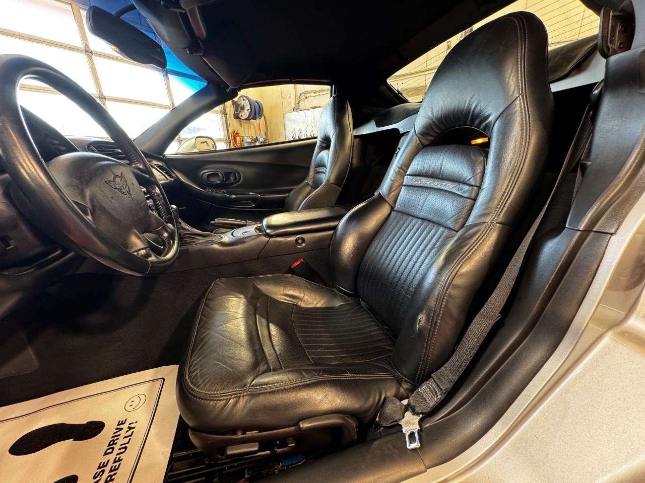 Chevrolet Corvette Vehicle Full-screen Gallery Image 19