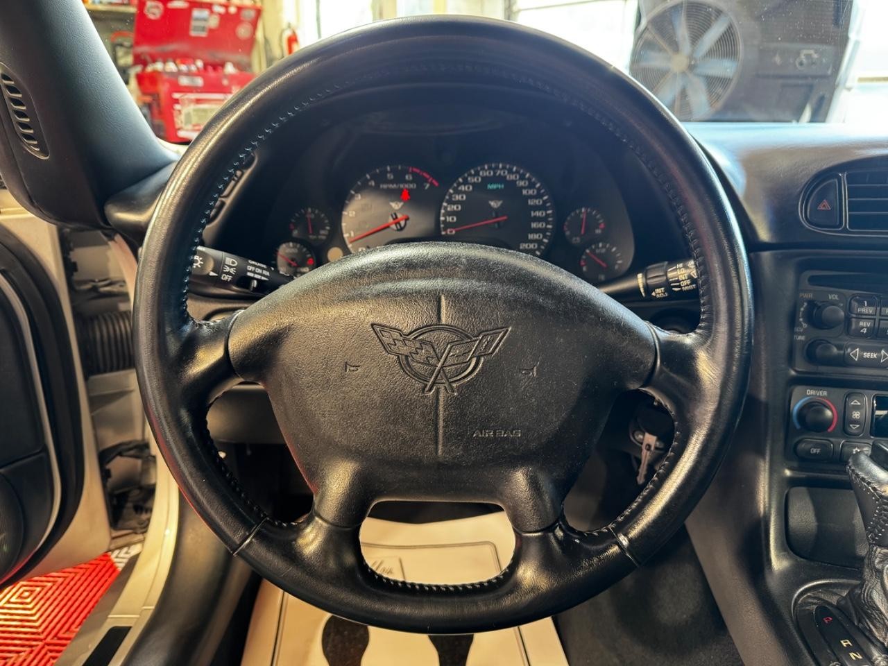 Chevrolet Corvette Vehicle Full-screen Gallery Image 21