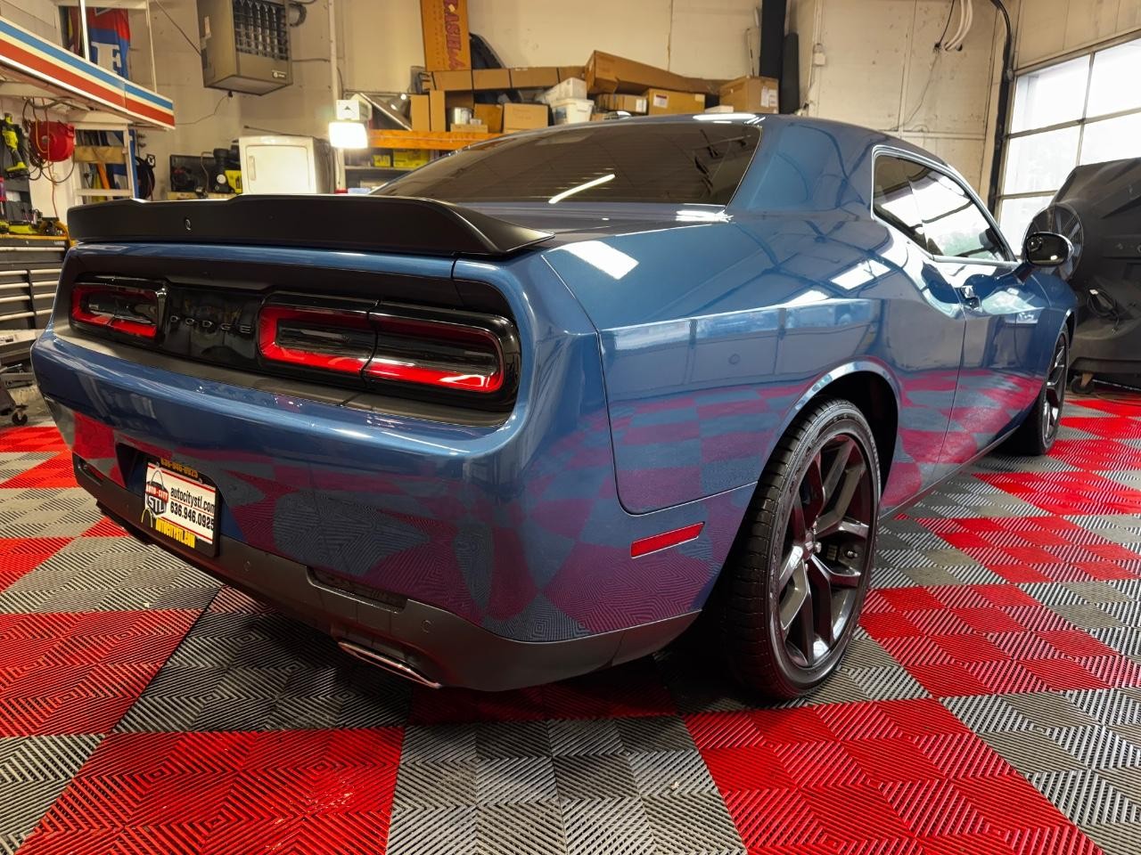 Dodge Challenger Vehicle Full-screen Gallery Image 07