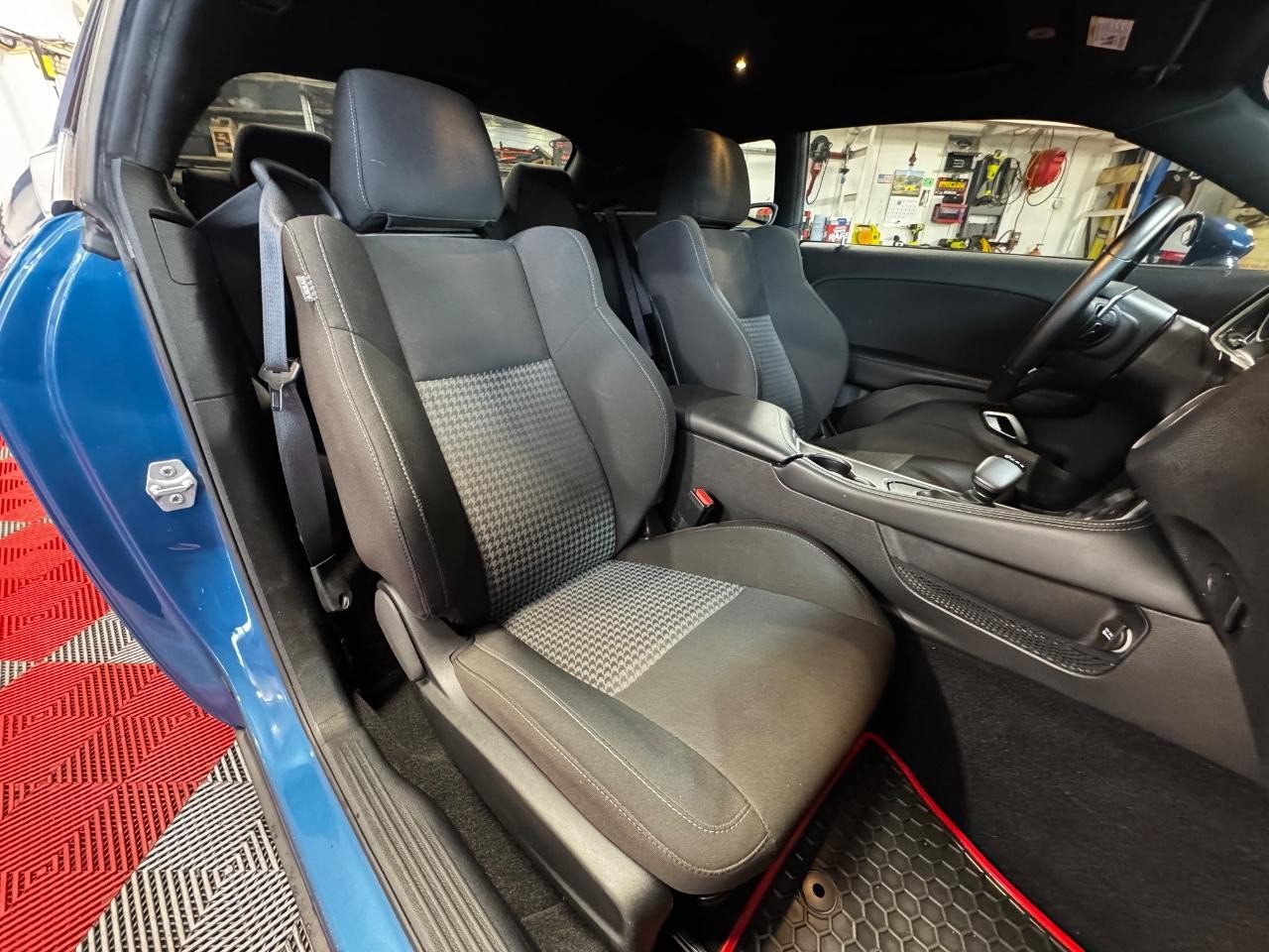 Dodge Challenger Vehicle Full-screen Gallery Image 09