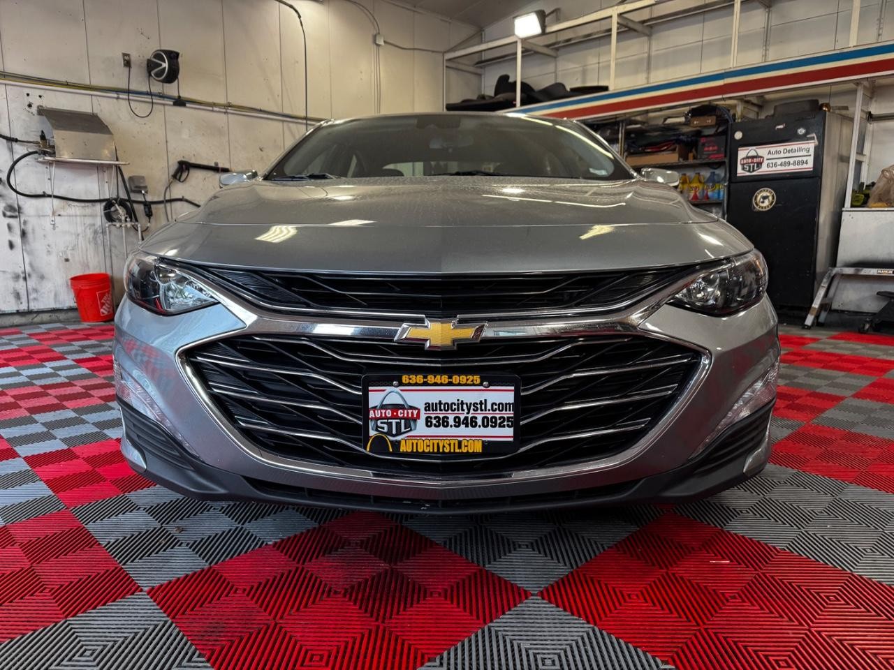 Chevrolet Malibu Vehicle Full-screen Gallery Image 02