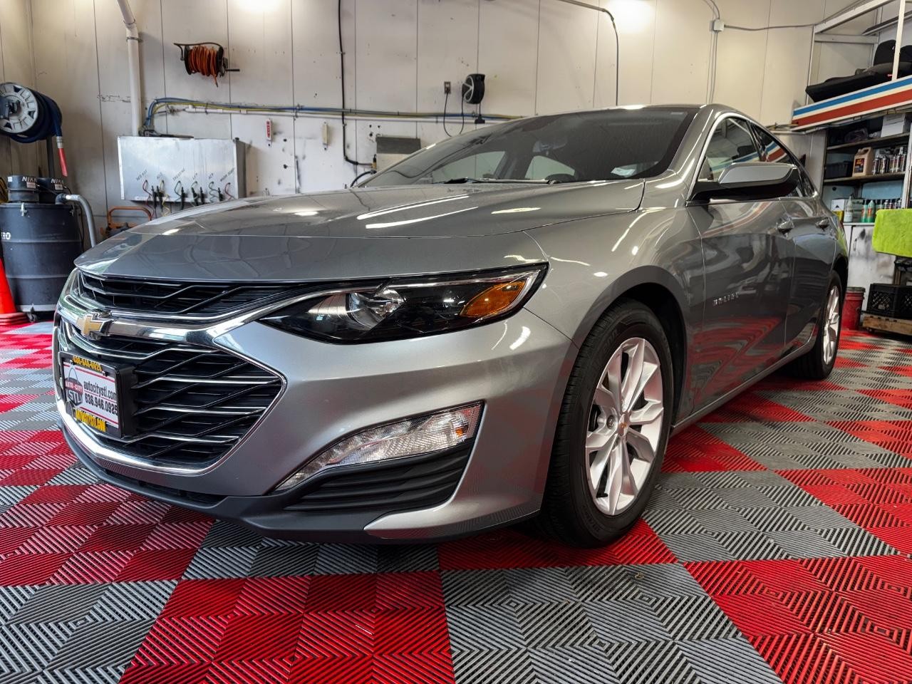 Chevrolet Malibu Vehicle Full-screen Gallery Image 03