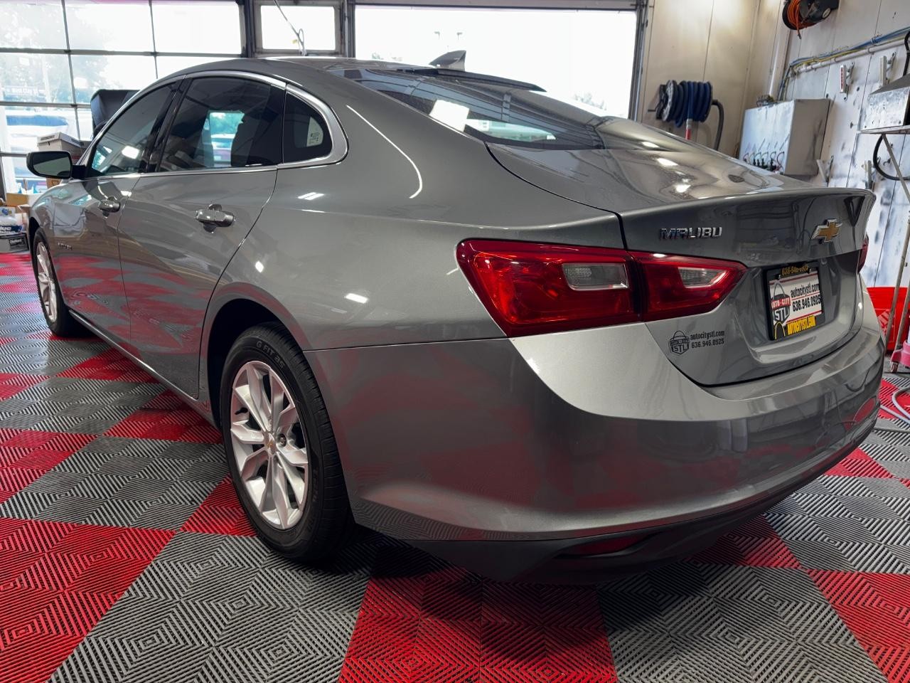 Chevrolet Malibu Vehicle Full-screen Gallery Image 05